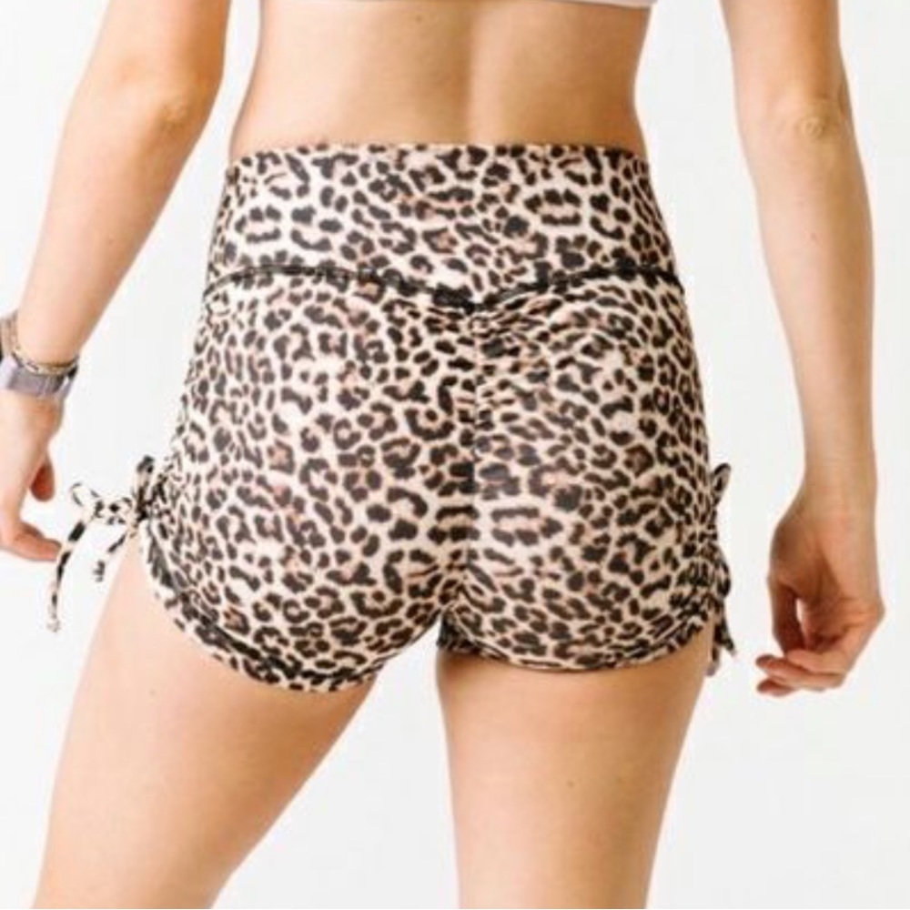 Zyia Women’s Size S Leopard Double Scrunchy Shorts Brilliant Hustle High Waist